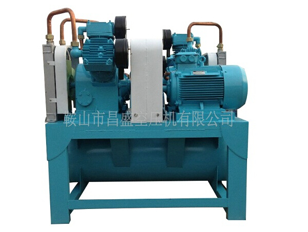 ★全無油空壓機(jī)★‘小心駛得萬年船’。